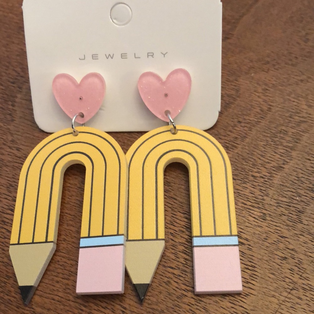 Boutique earrings. New NWOT.